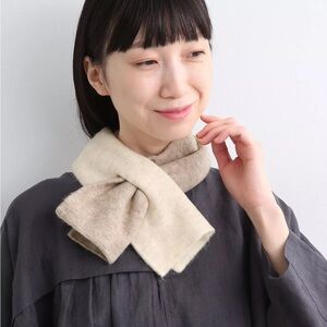 100% cashmere  Elegant Cream and Tan Scarf